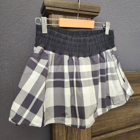 Lululemon Plaid Tracker Skirt‎ Skort Sz 4 Foxy Plaid Mini Sidewalk Gray White - Picture 1 of 11